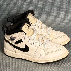 Jordan Kids Sneakers in White and Black